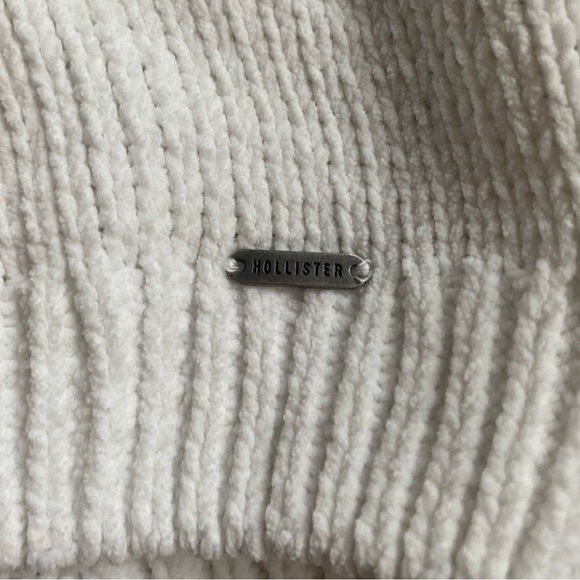 Hollister Cream Crew Neck Sweater - Picture 2 of 8